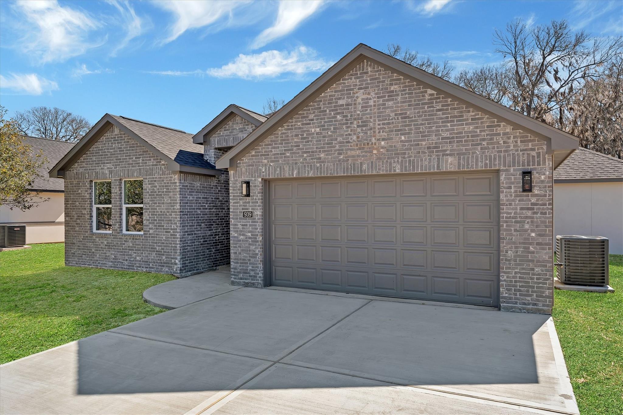 939 Lake View Drive