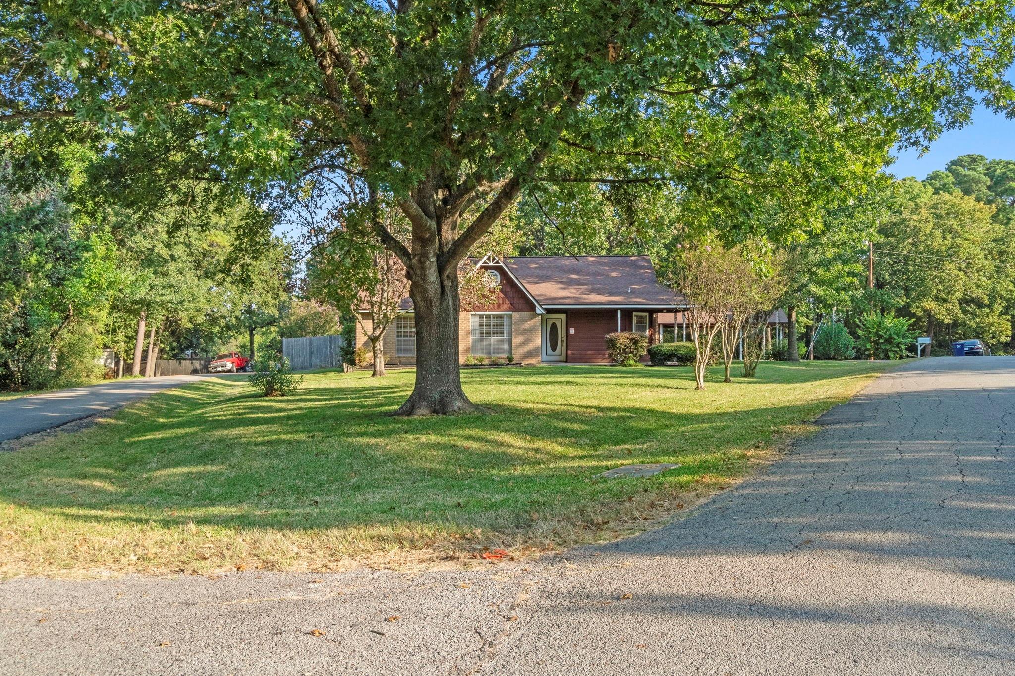 11841 Lakeview Manor Drive