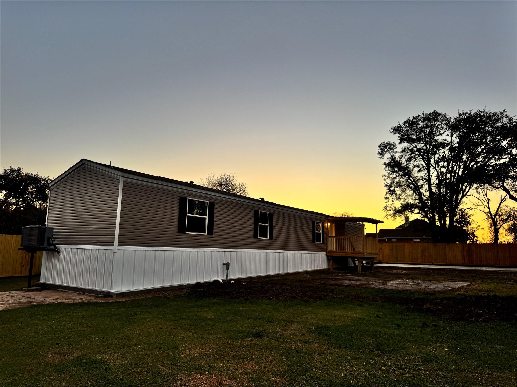 409 W Harris Avenue