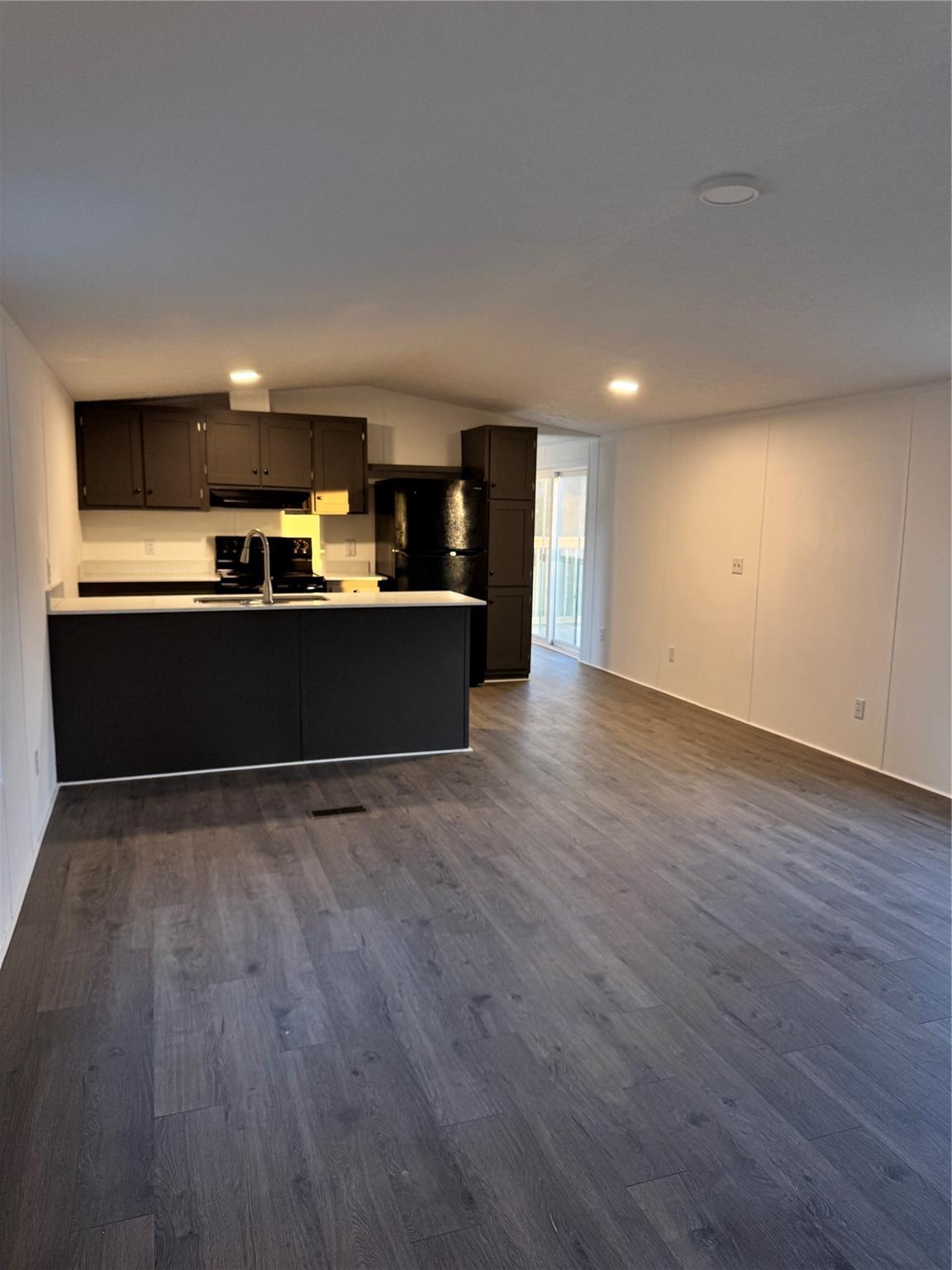409 W Harris Avenue