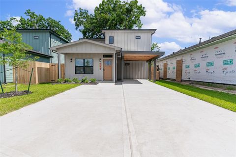 Photo of 207 Dipping Stream Street, Houston, TX 77076 (MLS # 87482564)