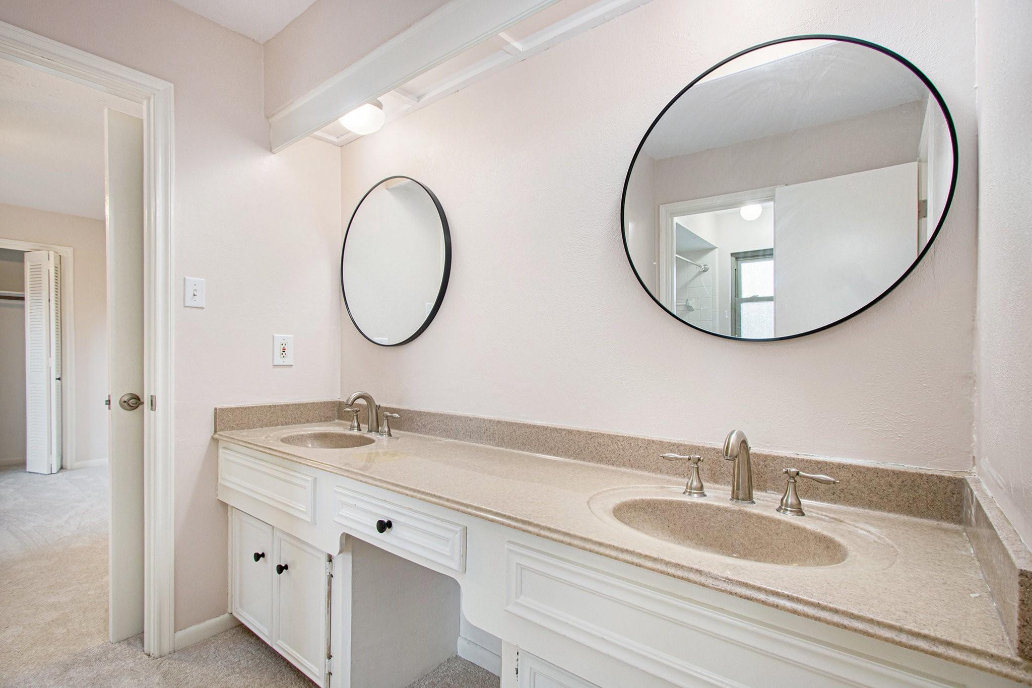 Houston, Texas 77070, United States, 5 Bedrooms Bedrooms, ,4 BathroomsBathrooms,Residential,Active,220453