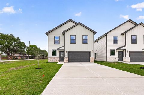 Photo of 422 4th Street, Beasley, TX 77417 (MLS # 77007461)