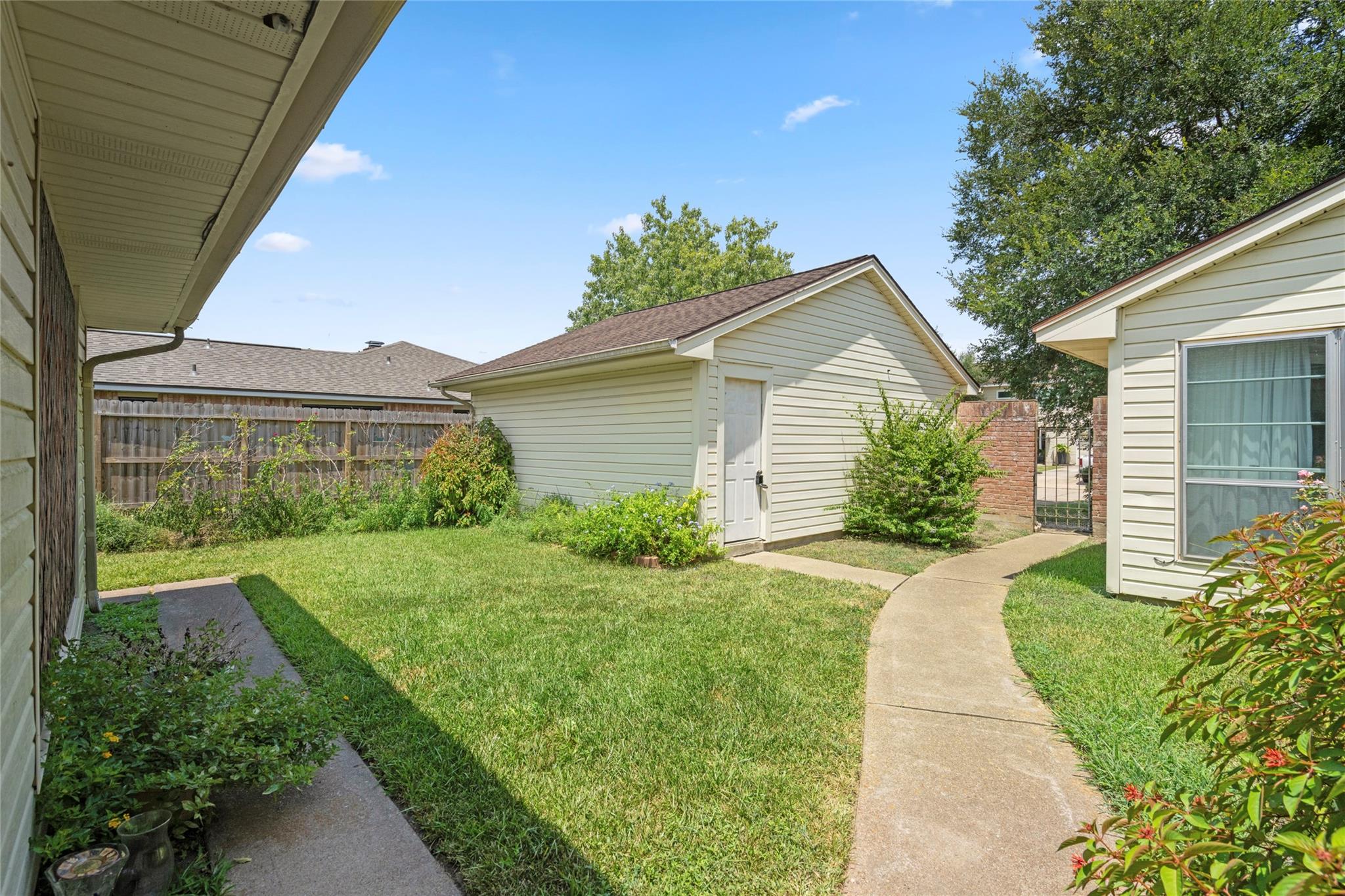 422 W Castle Harbour Drive