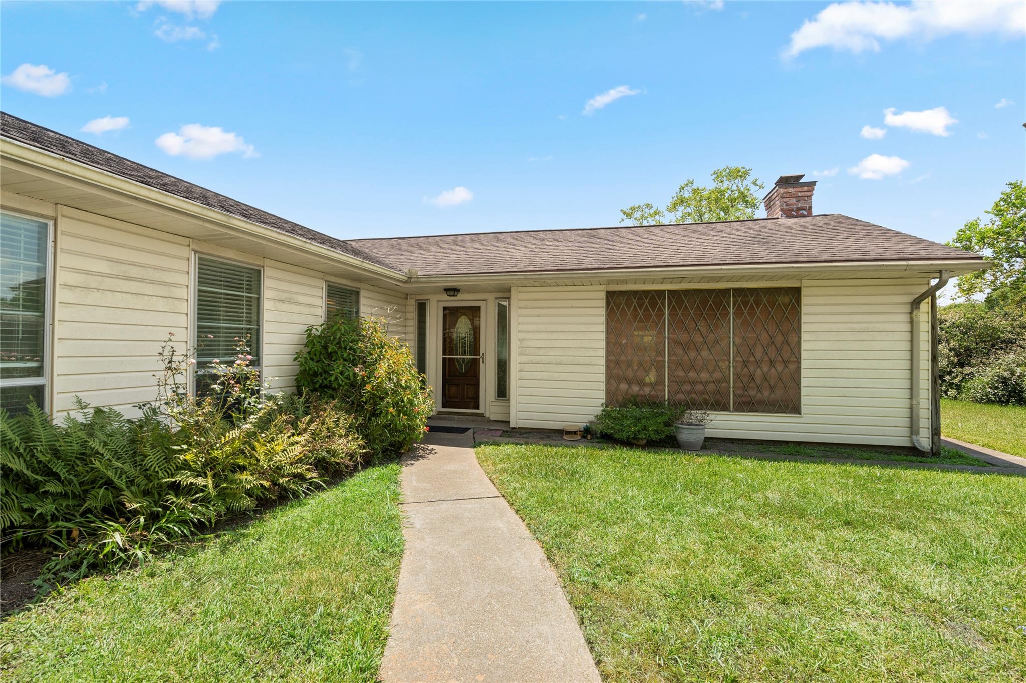 422 W Castle Harbour Drive
