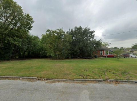 Photo of 1747 Augusta Avenue, Port Arthur, TX 77640 (MLS # 93392105) Photo of 1747 Augusta Avenue, Port Arthur, TX 77640 (MLS # 93392105)