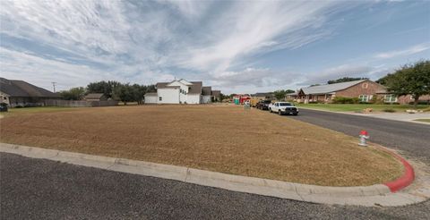 214 August Avenue Shiner TX 77984