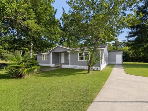 Photo of 227 Live Oak Lane, Onalaska, TX 77360 (MLS # 45861346)