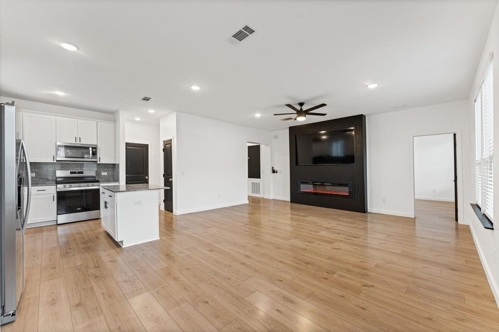 Photo of 305 Paso Fino Drive, Alvin, TX 77511 (MLS # 34697443)