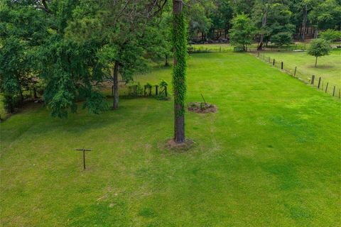 Photo of 78 Phelps Slab Road, Huntsville, TX 77340 (MLS # 30614564)