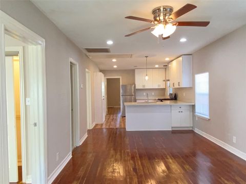 Photo of 410 Woolworth Street, Houston, TX 77020 (MLS # 60807550)
