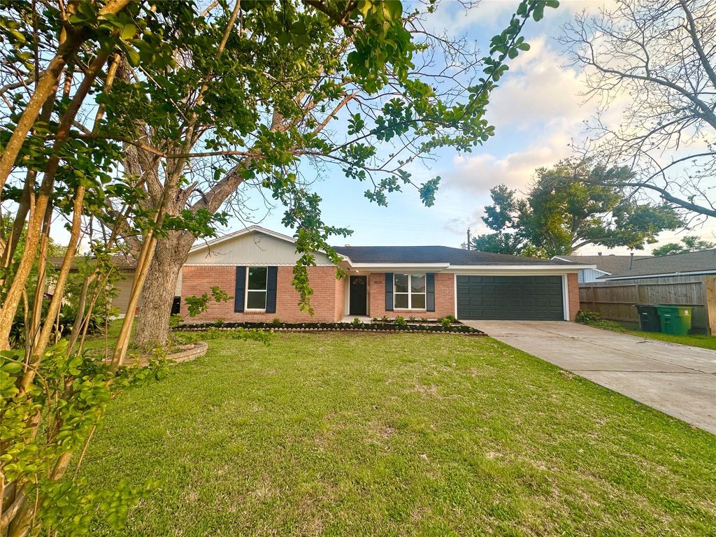 Photo of 9539 Beverlyhill Street, Houston, TX 77063 (MLS # 34731540)