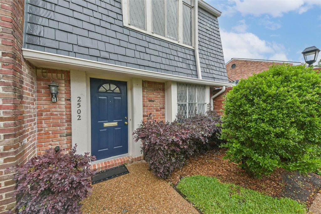 Photo of 2502 Jamestown Mall #54, Houston, TX 77057 (MLS # 10201405)