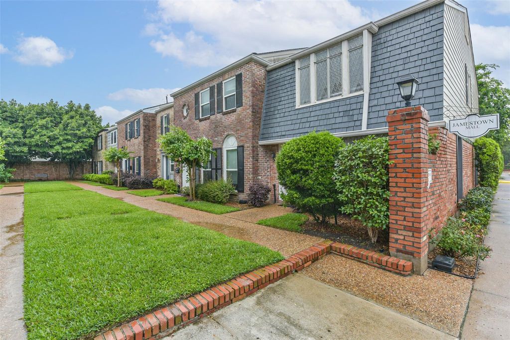 Photo of 2502 Jamestown Mall #54, Houston, TX 77057 (MLS # 10201405)