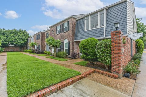 Photo of 2502 Jamestown Mall #54, Houston, TX 77057 (MLS # 10201405)