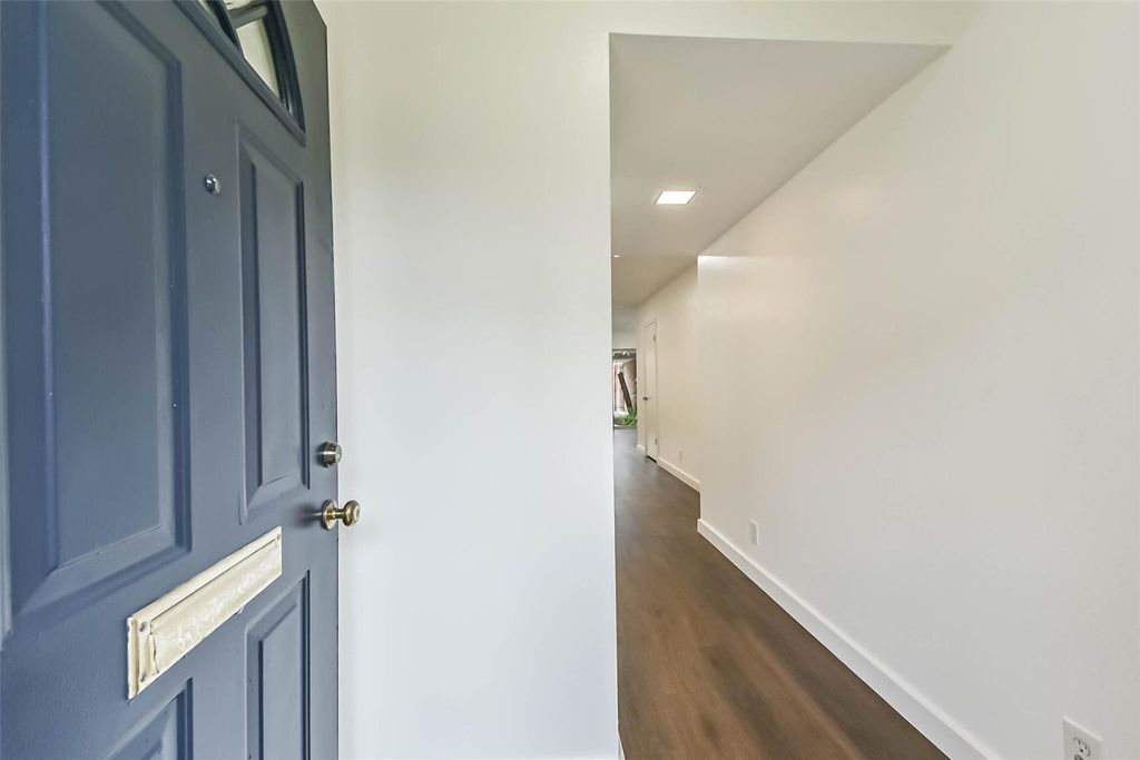 Photo of 2502 Jamestown Mall #54, Houston, TX 77057 (MLS # 10201405)