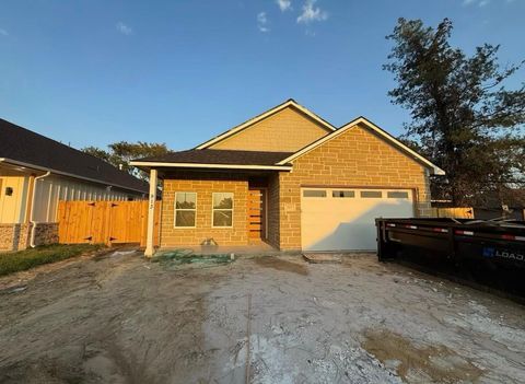 Photo of 913 Santa Anna Lane, La Porte, TX 77571 (MLS # 70577356)