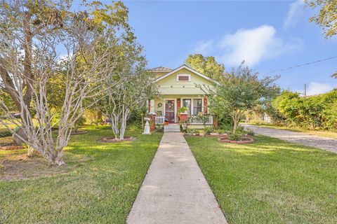 Photo of 200 E Linney Street #202, Dayton, TX 77535 (MLS # 40227320)