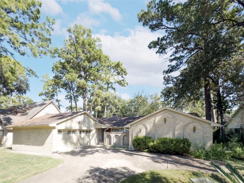 Photo of 4318 Birchcroft Drive, Houston, TX 77088 (MLS # 73182491)