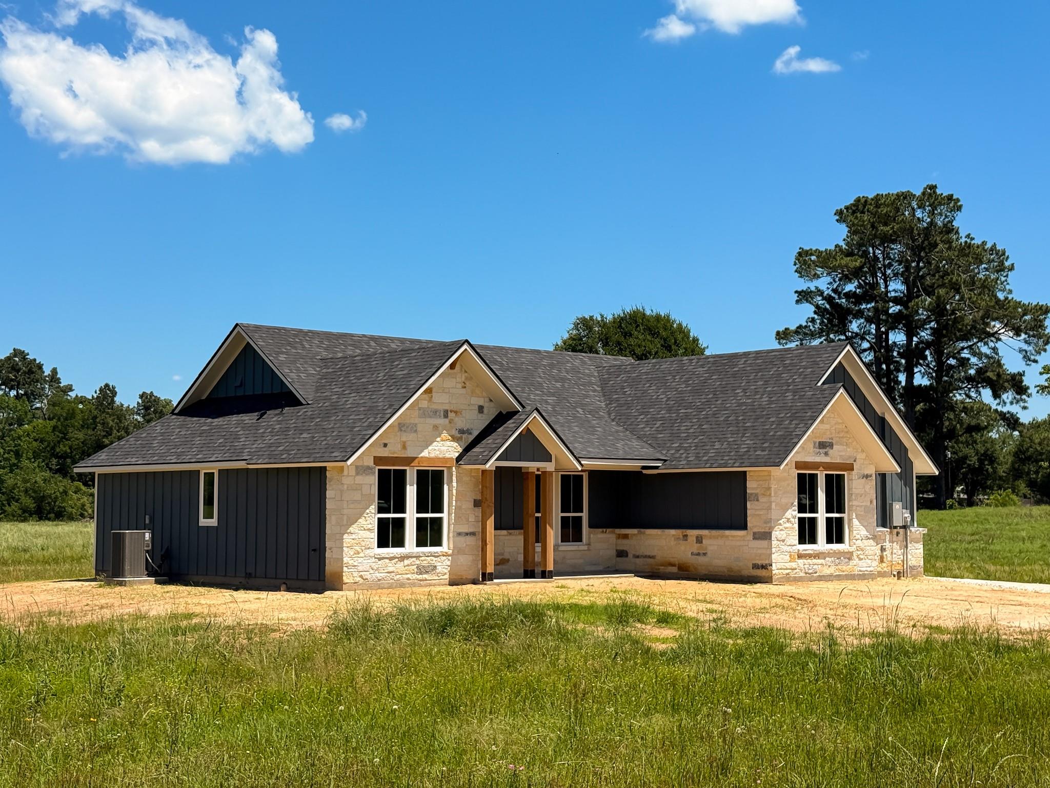 879 Pineview Circle