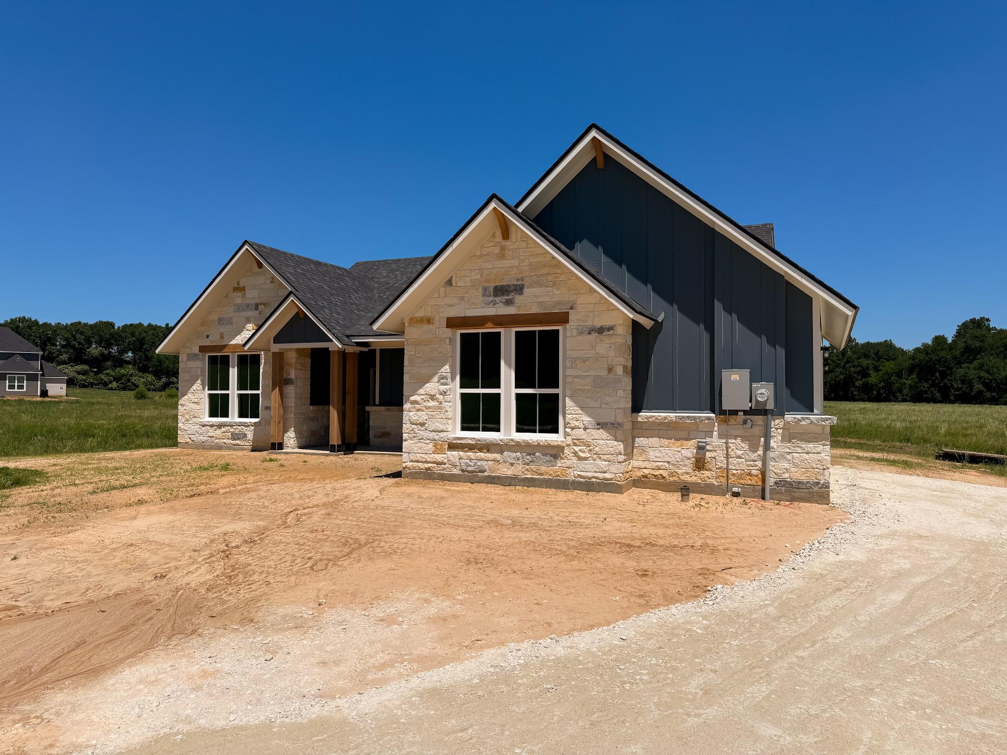 879 Pineview Circle