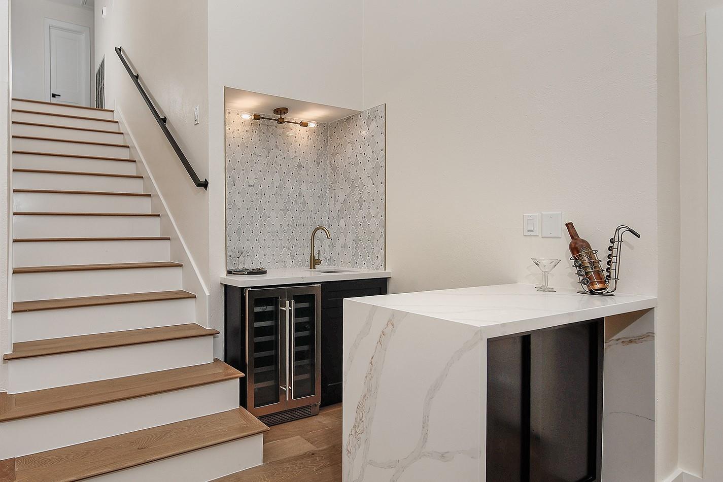 16 Crinkleroot Court