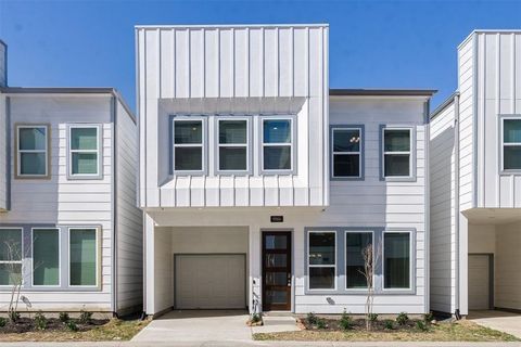 Photo of 7705 Rainbow Close Lane, Houston, TX 77055 (MLS # 34411158)