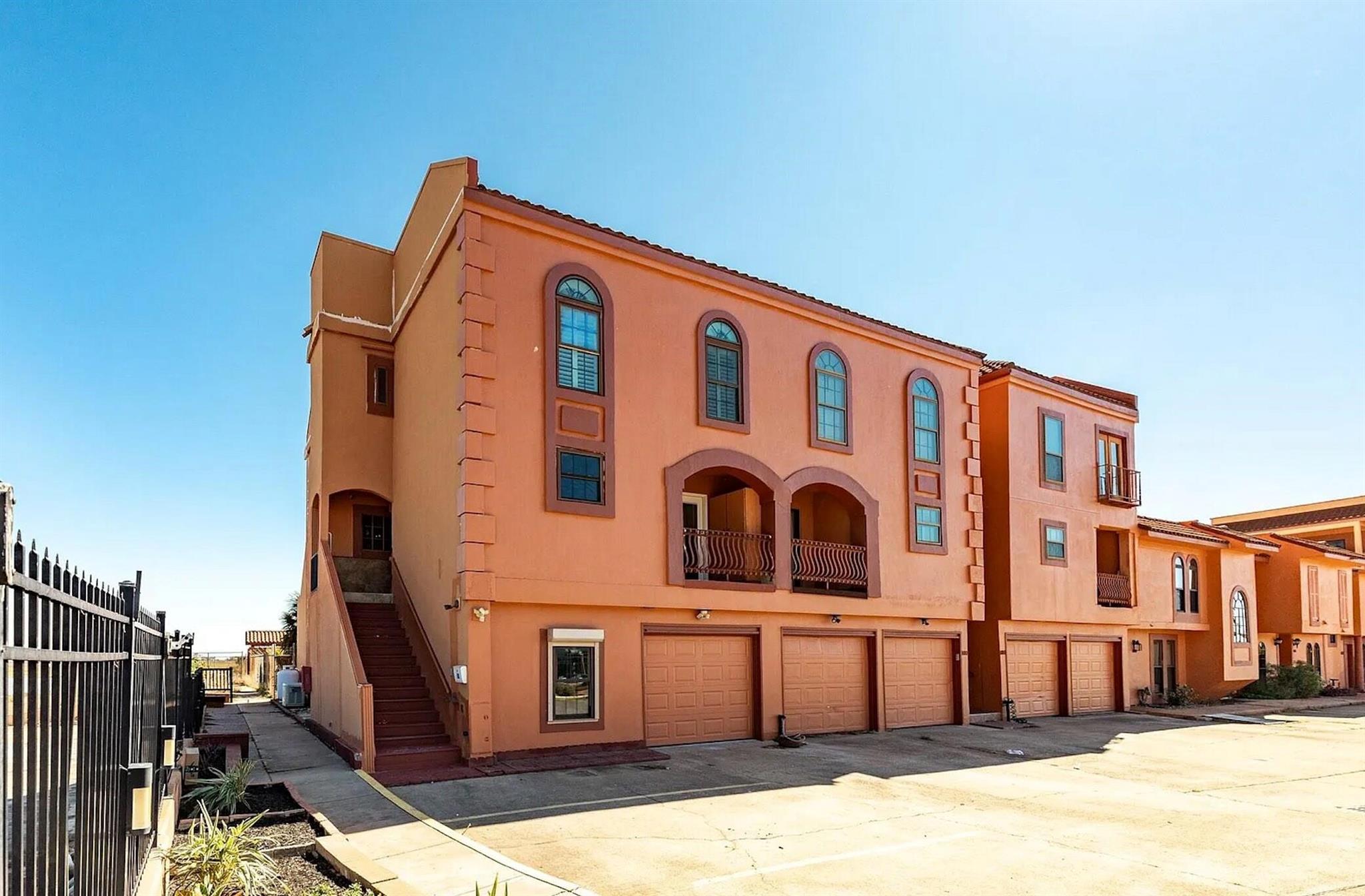 411 Sailfish Avenue 102