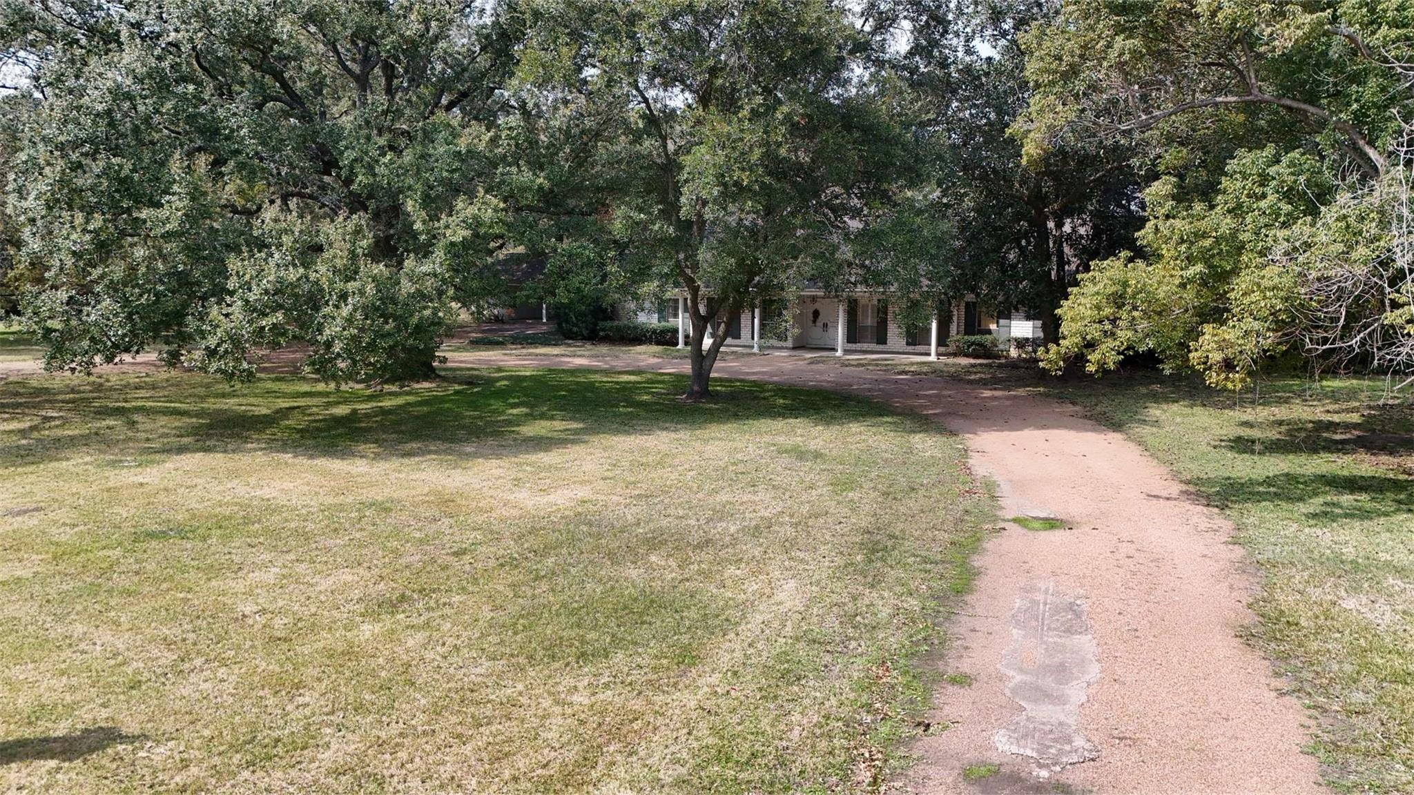 2401 Flora/Cr 422 Road