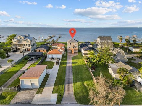 Photo of 2609 Avenue A, San Leon, TX 77539 (MLS # 81620936)
