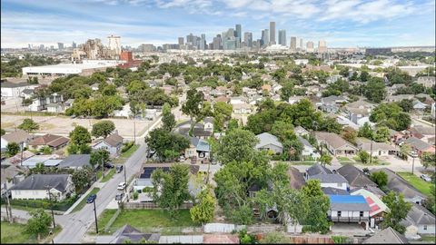 Photo of 219 Super Street, Houston, TX 77011 (MLS # 28358180)
