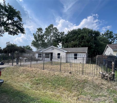 3219 Brea Crest St Houston TX 77093