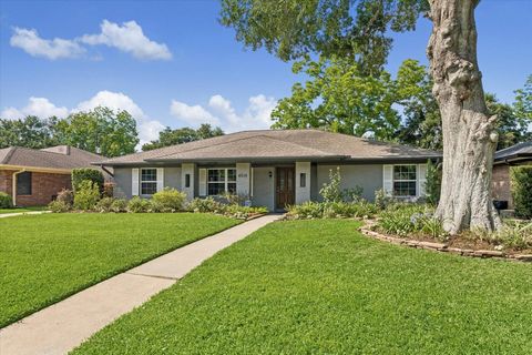 Photo of 4310 Tonawanda Drive, Houston, TX 77035 (MLS # 48076906)