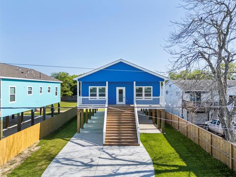 Photo of 4620 North Railroad Avenue, Hitchcock, TX 77563 (MLS # 55594271)