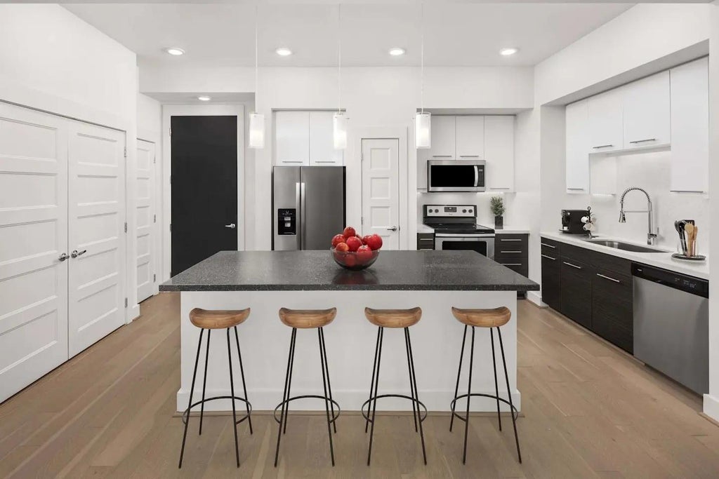 Photo of 2727 Travis Street #762, Houston, TX 77006 (MLS # 4697013)