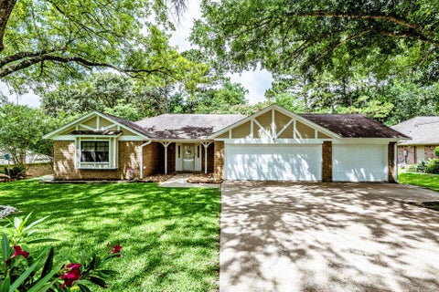 Homes For Sale - 610 Green Hills Drive<br/> Walker County, Huntsville, TX 77340