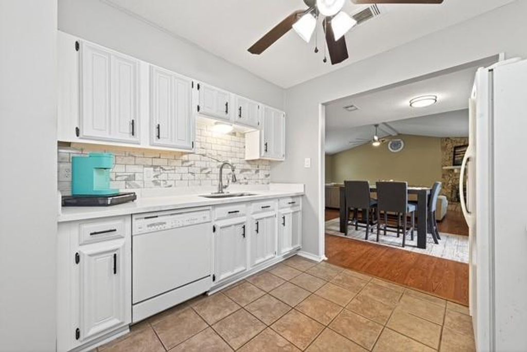 Photo of 3319 Sycamore Springs Drive, Houston, TX 77339 (MLS # 37729520)