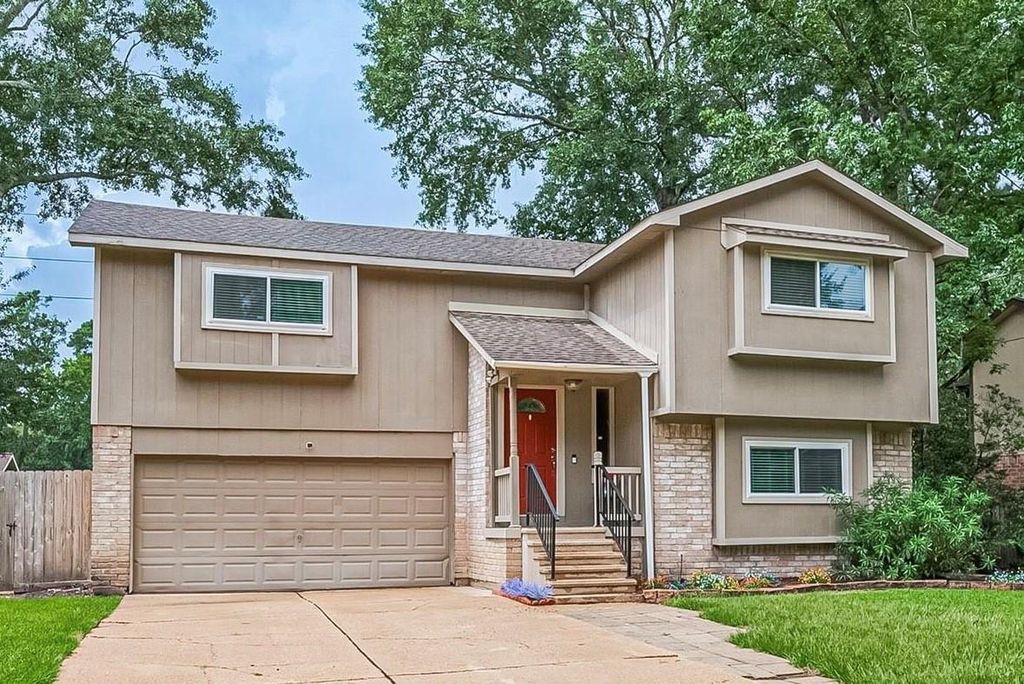 Photo of 3319 Sycamore Springs Drive, Houston, TX 77339 (MLS # 37729520)