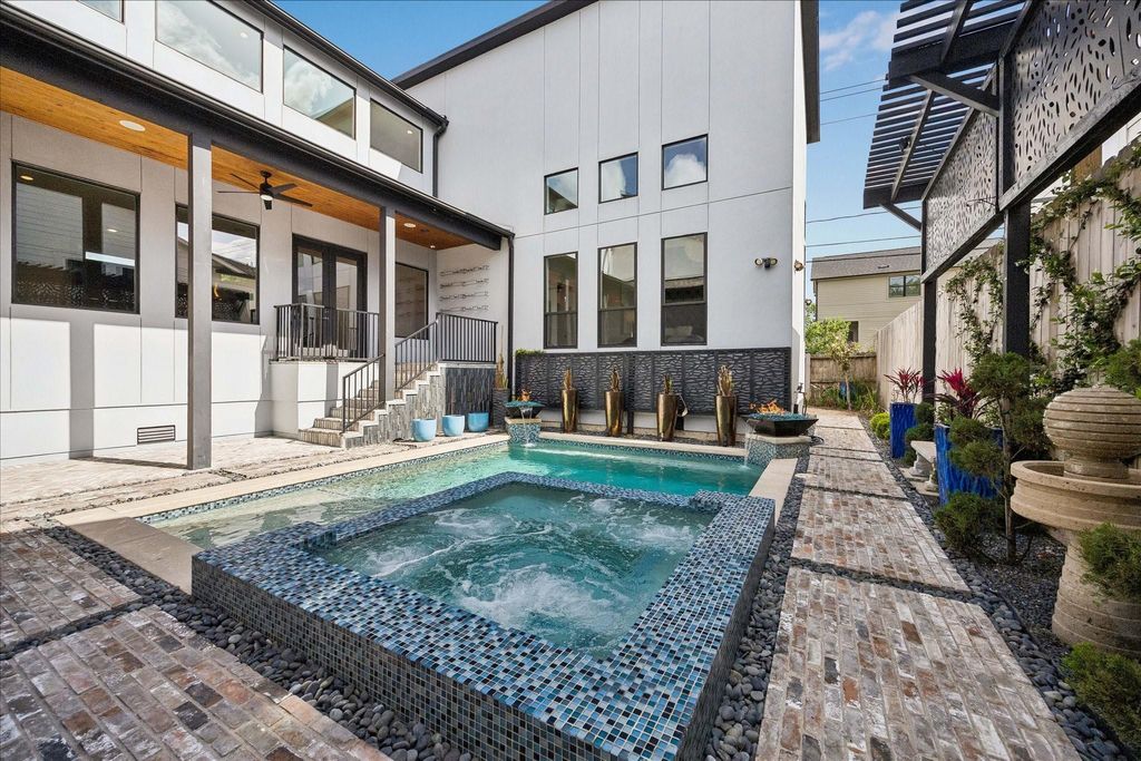 Photo of 1913 Du Barry Lane, Houston, TX 77018 (MLS # 78954024)