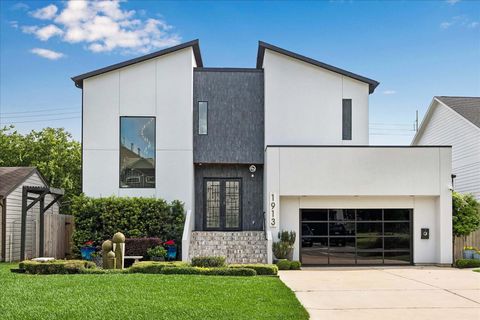 Photo of 1913 Du Barry Lane, Houston, TX 77018 (MLS # 78954024)
