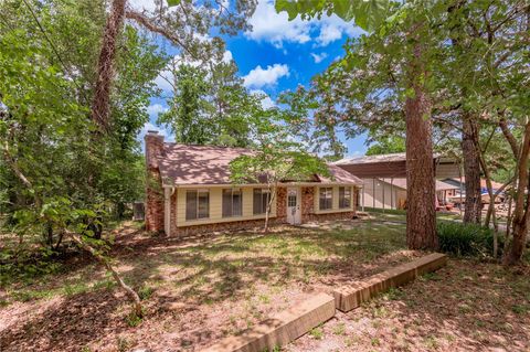 Photo of 109 Hill Top Road, Huntsville, TX 77320 (MLS # 3171838)