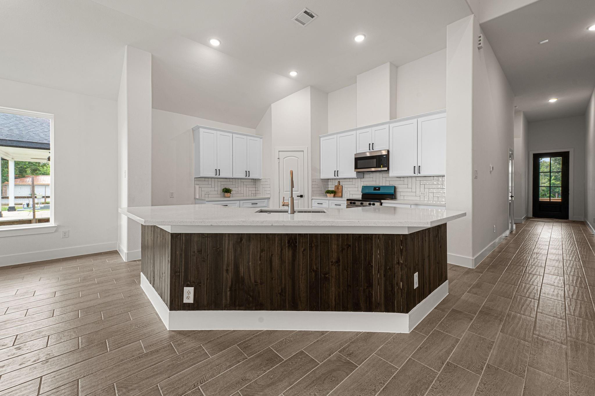 12911 Green Valley