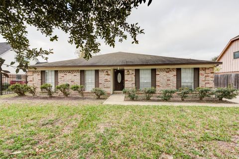 Photo of 15118 Chaseridge Drive, Houston, TX 77489 (MLS # 47183211)