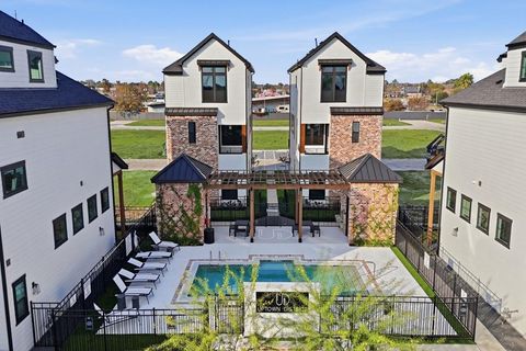 Photo of 9211 Fort George Street, Houston, TX 77063 (MLS # 39702847)