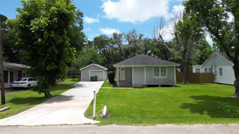 Photo of 2109 Magnolia Drive, La Marque, TX 77568 (MLS # 73108408)