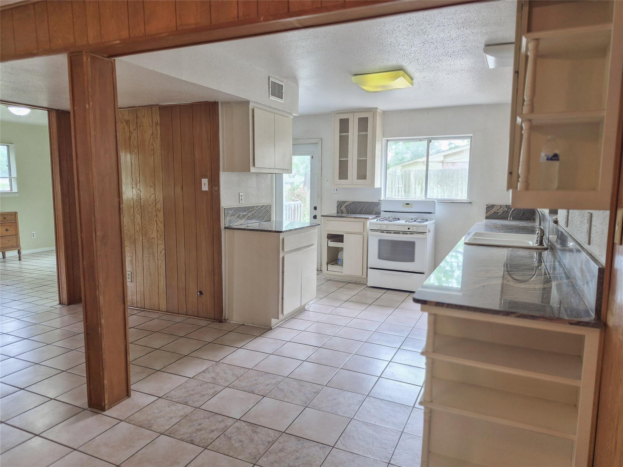 102 Post Oak