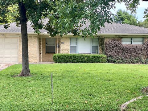 Photo of 215 Bizerte Street, Houston, TX 77022 (MLS # 6164817)