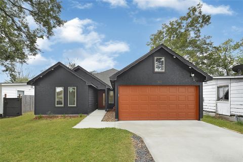 Photo of 1811 Oriole Drive, League City, TX 77573 (MLS # 87161712)