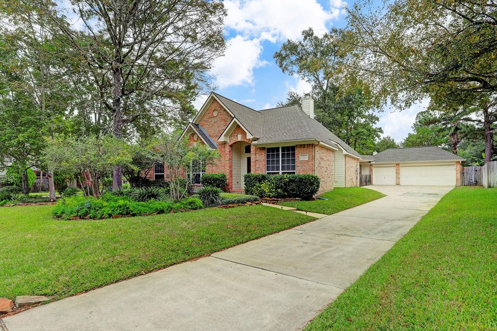 Photo of 3 S Acacia Park Circle, The Woodlands, TX 77382 (MLS # 65740898)