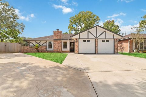 Photo of 2500 Parkway Avenue, Rosenberg, TX 77471 (MLS # 65047214)